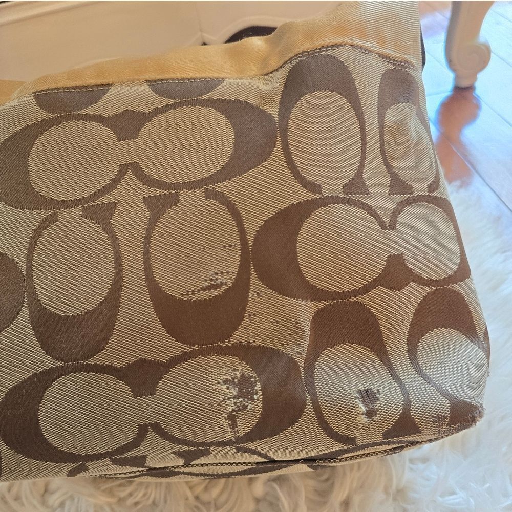 Coach Signature Monogram ** - Picture 5 of 10